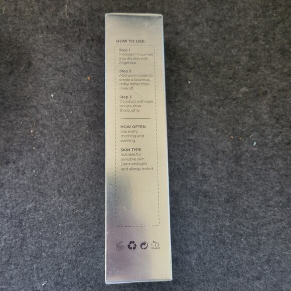 Pharmlitalia Nourishing Omega Rich Skin Conditioning Cleansing Oil NEW Sealed - Picture 2 of 8